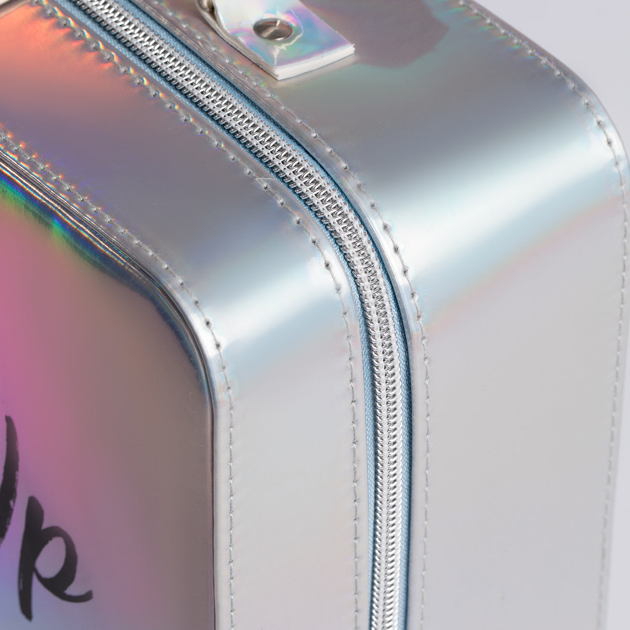 Fashion Streamer Silvery Professional Travel Case: Includes eyeshadow and blush, lipstick, mascara, eyeliner, foundation, brush, etc. -Instant freshness from gym to office, easy and stylish travel, gift for all girls, Gym Es Tidesmit