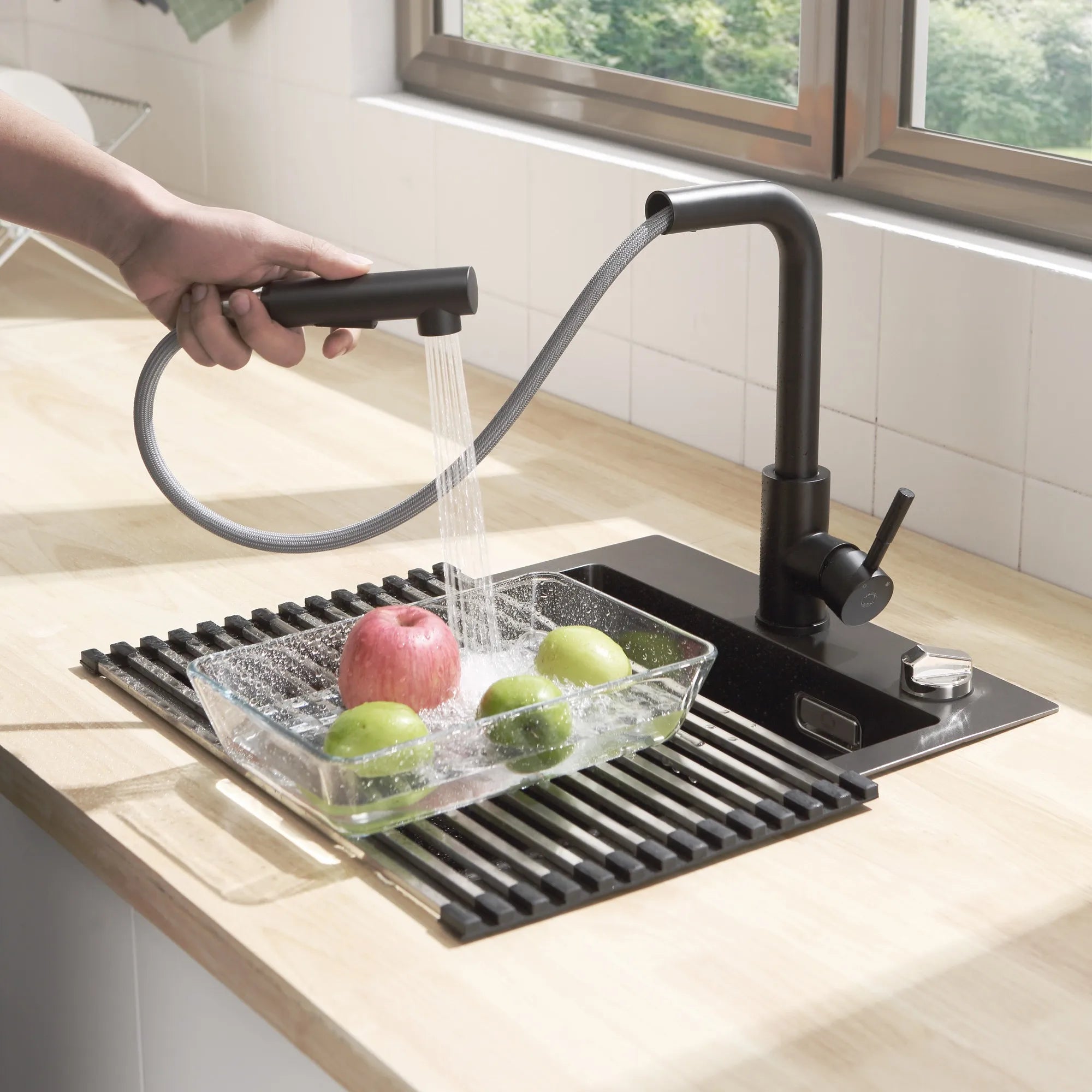 Black Kitchen Faucet with Shower, Kitchen Mixer with Pull-Out Sprayer, 304 Stainless Steel Kitchen Tap, 2-Jet 360° Rotating Sink Faucet