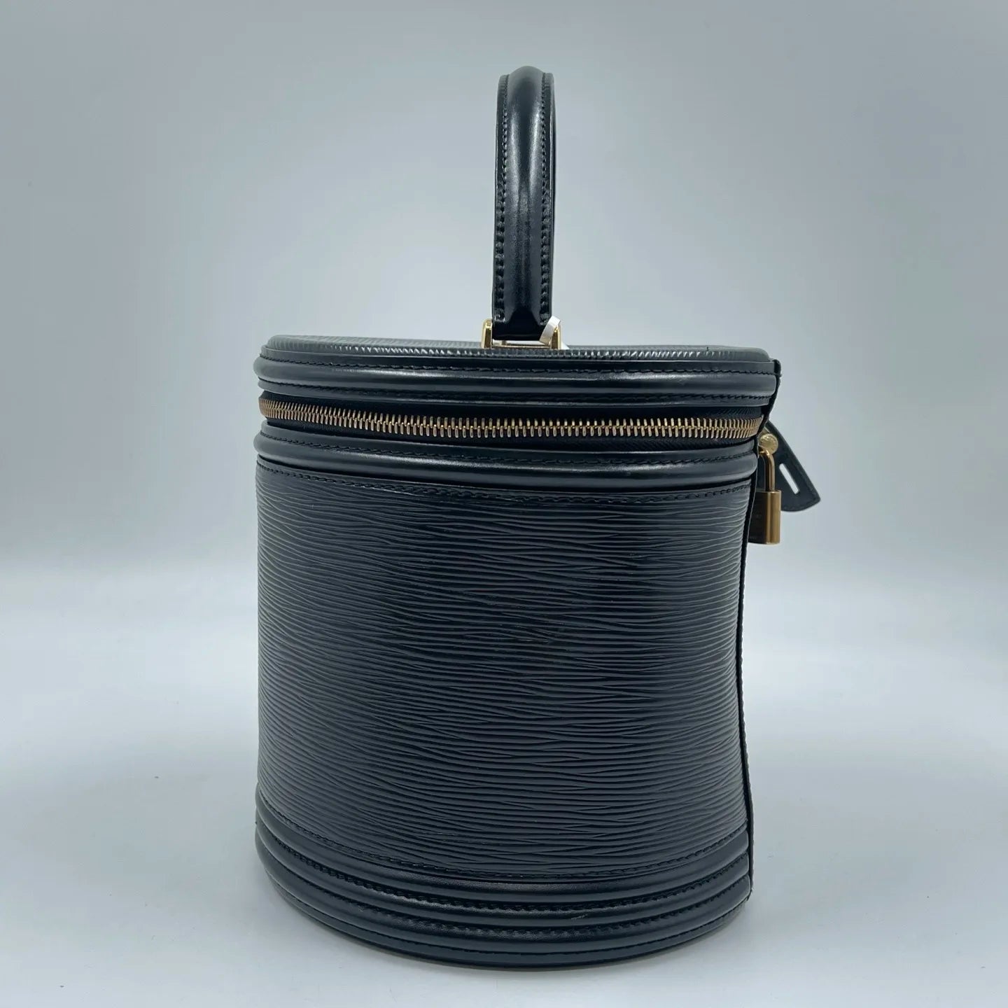 Luxury Pre-Owned Black Leather Tote Handbag, Stylish & Elegant Design