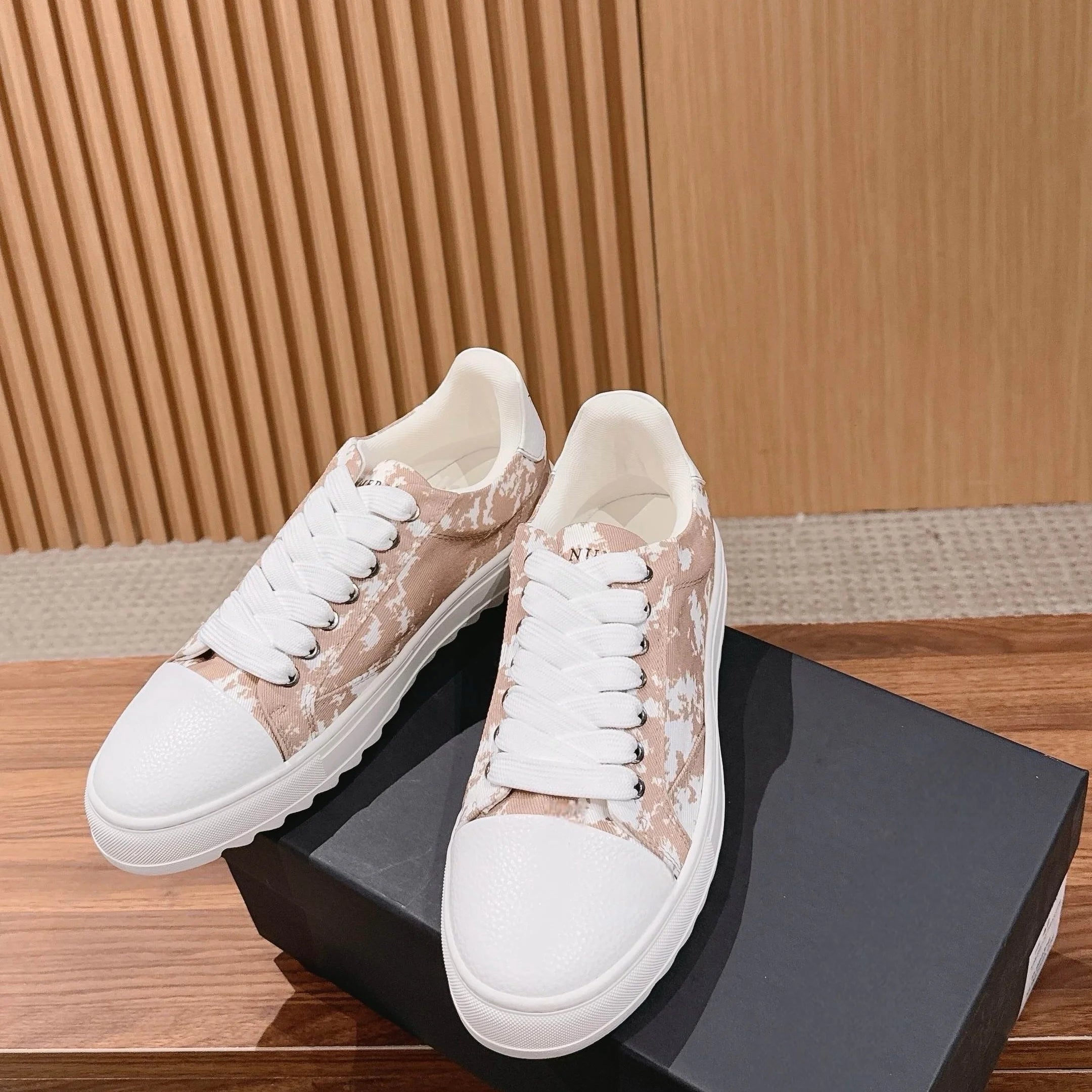 High-Quality Designer Style Women's Glitter & Canvas Mixed Casual Sneakers Multi-Color Options for Wholesale