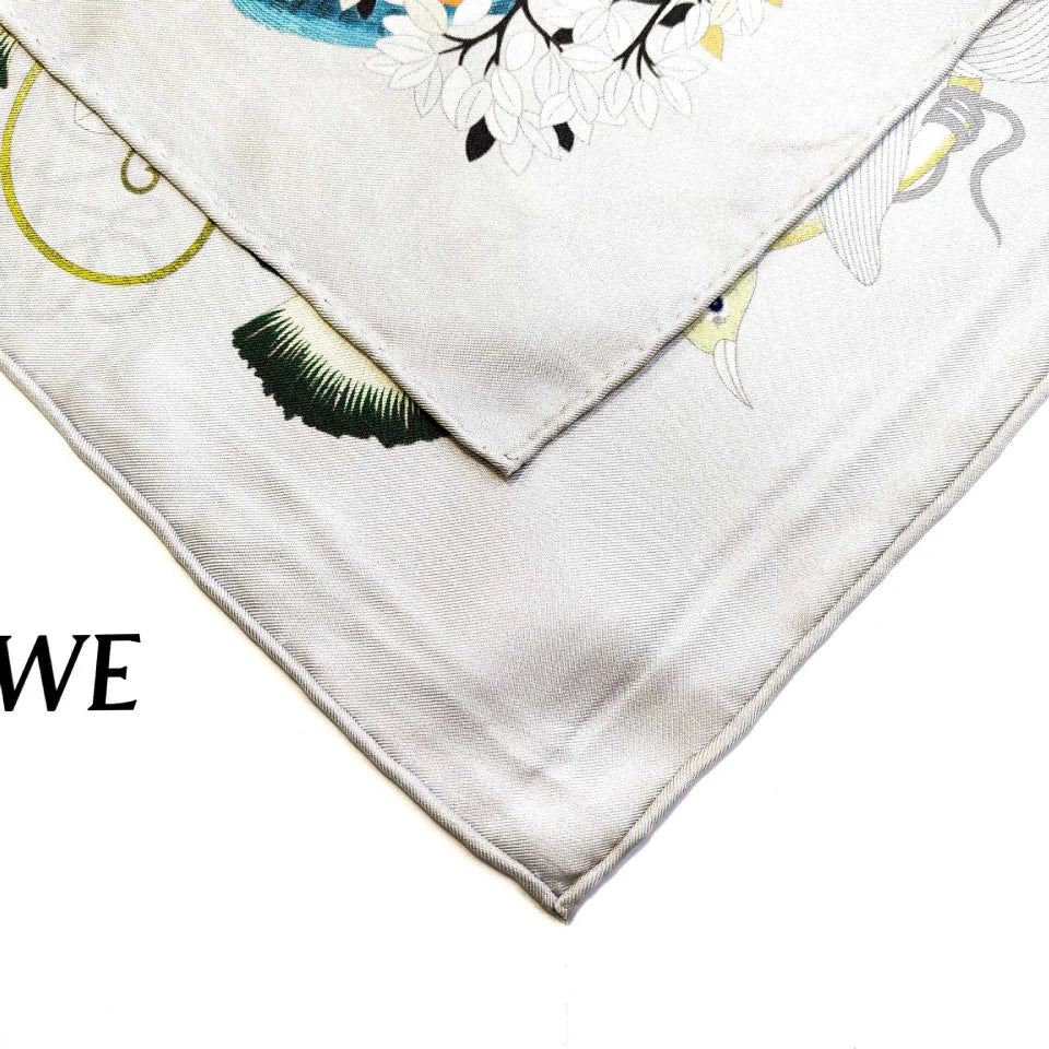 Custom Digital Print 100% Mulberry Silk Twill Square Scarf 90x90cm Luxury Women Fashion Neck Head Scarf OEM Wholesale Factory
