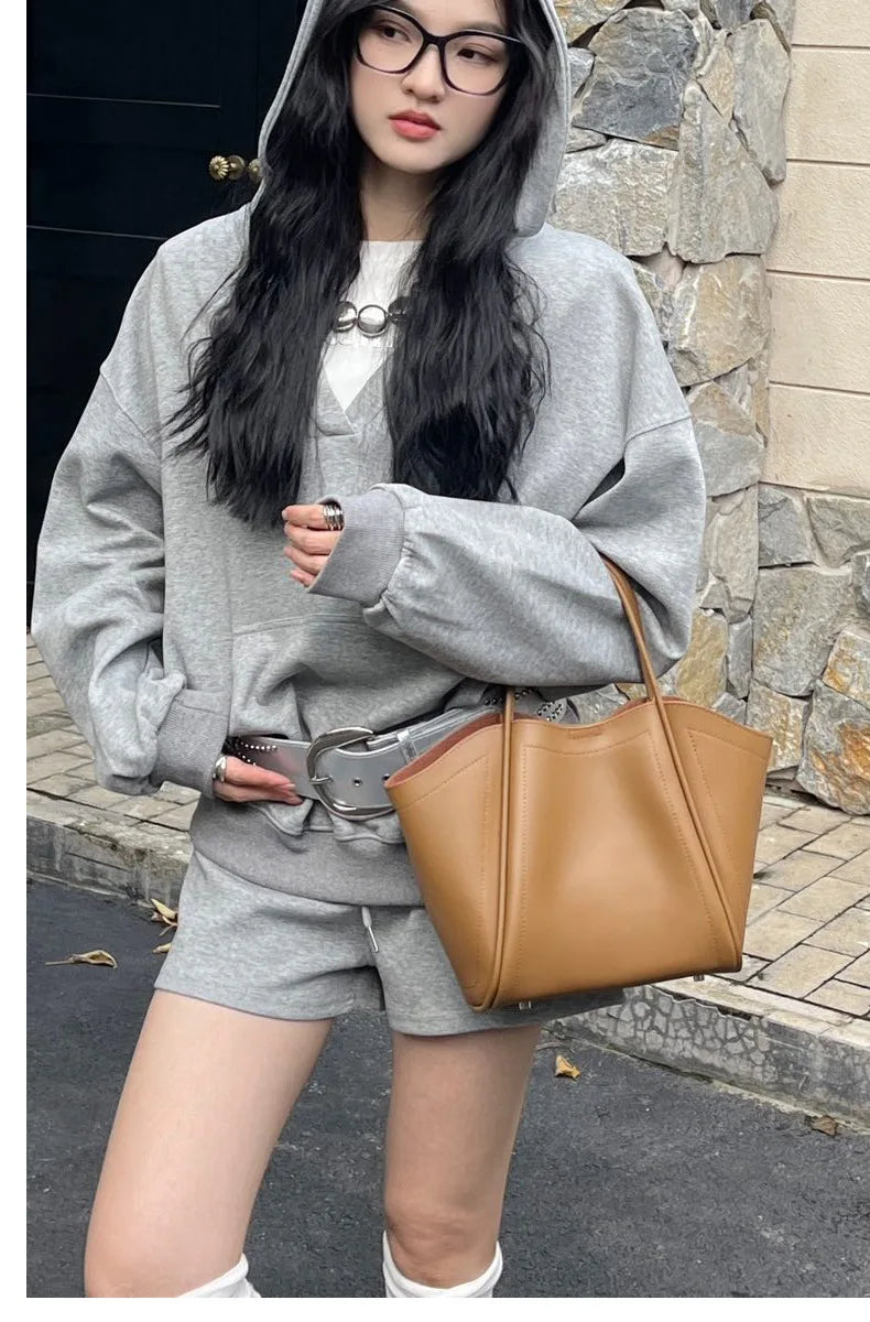 2025 Autumn Winter High-End Niche Genuine Leather Wing Bag Large Capacity Commuter Shoulder Promotional Drawstring Sportpacks
