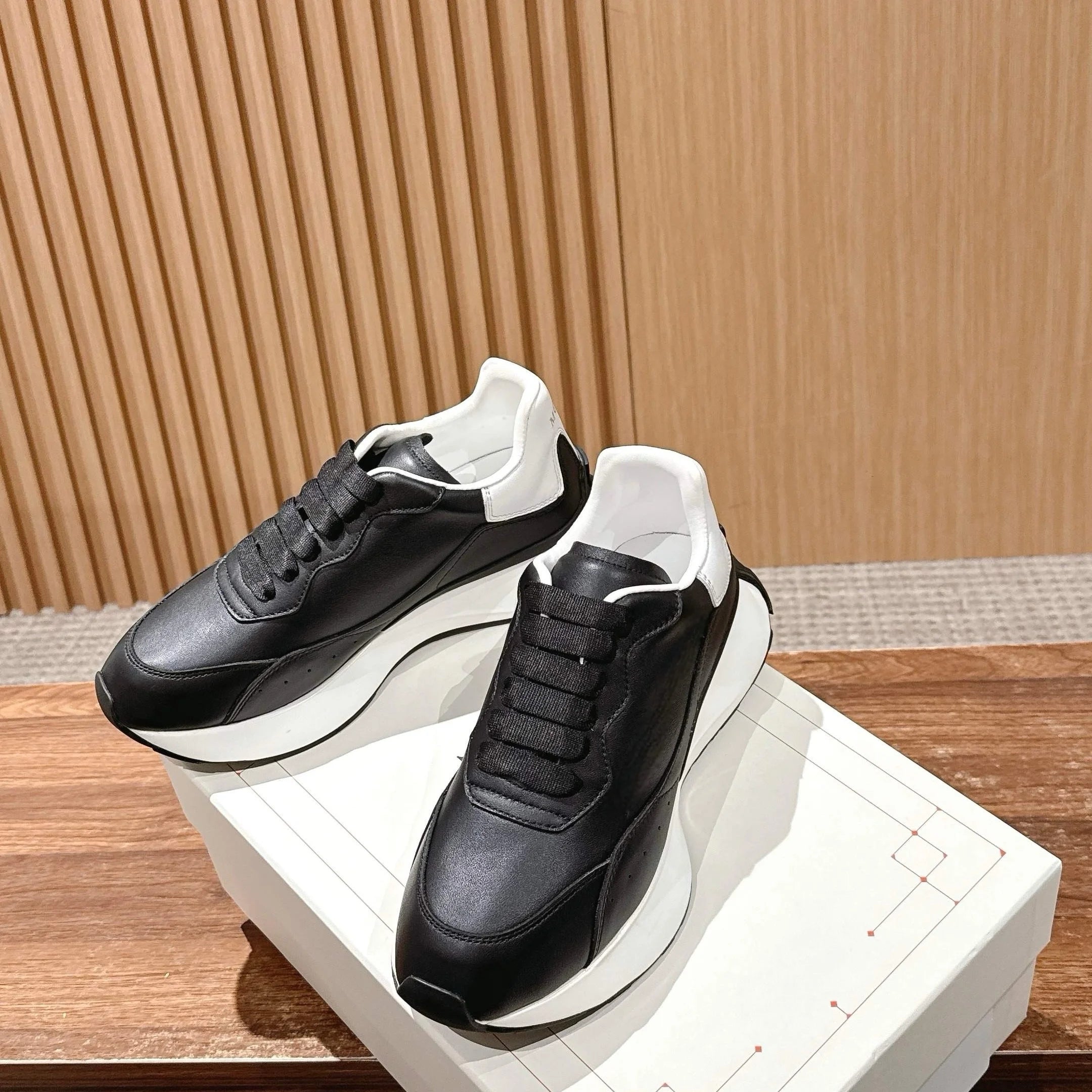 2026 New High-quality Designer Style Women's Thick-soled Leather Shoes, Black and White, Height-increasing Casual Shoes