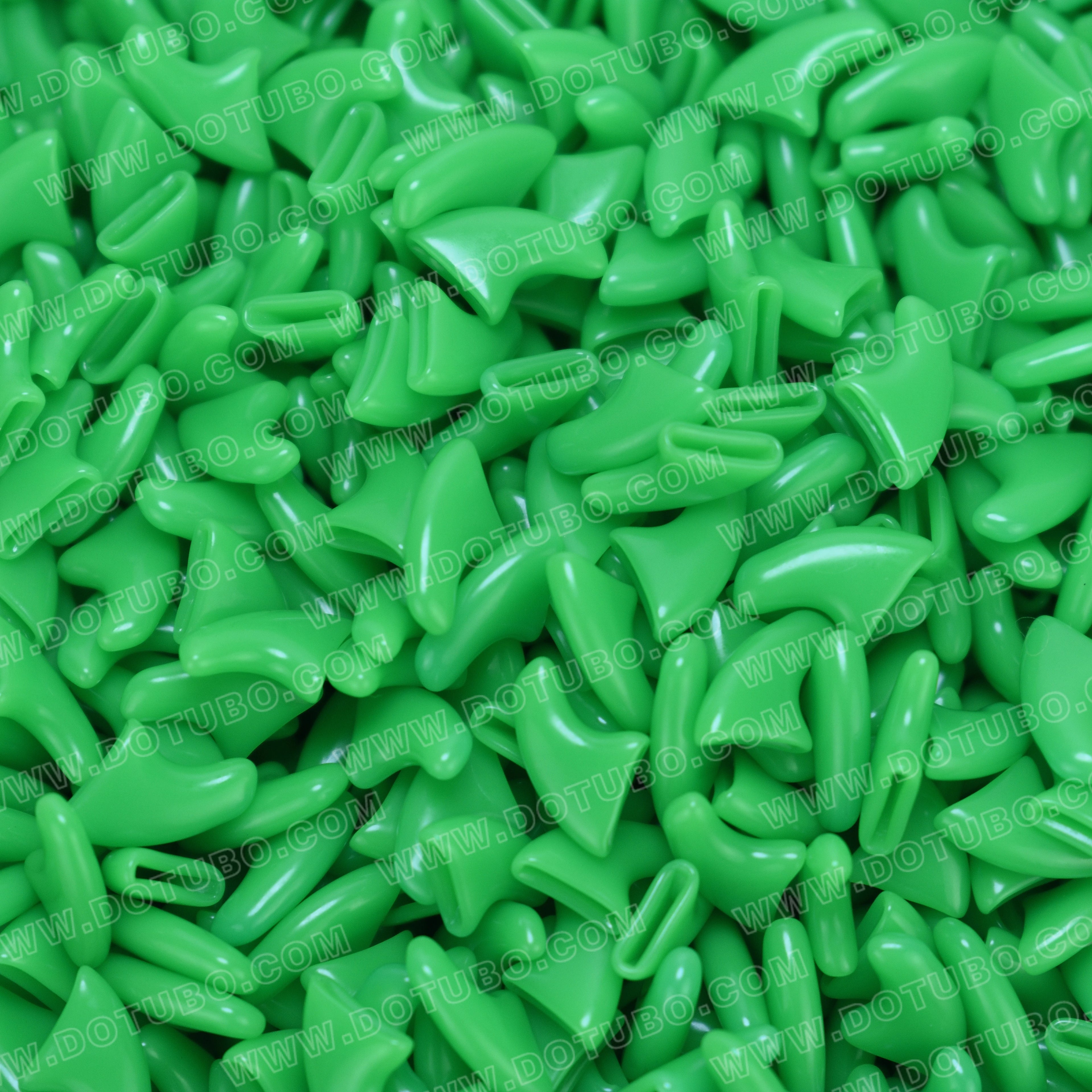 Green soft silicone cat nail caps, 20-piece set for claw protection and scratch prevention. Includes adhesive glue.