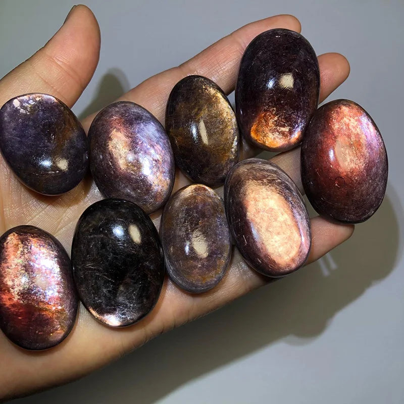 High Quality Natural Rare Crystal Palm Stone Wholesale Mica Palmstone