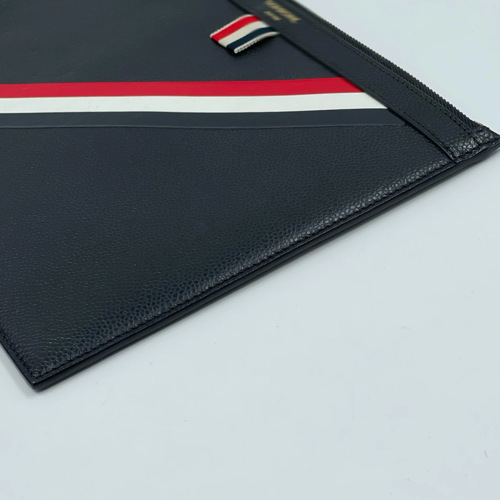 Wholesale Second-hand Luxury Handbags | Black Leather Clutch with Fashionable Geometric Design | Must-have for Travel