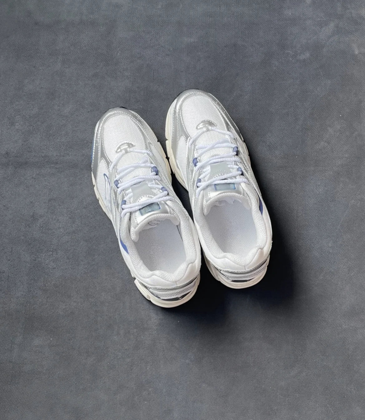 Luxury Sports Shoes for Men and Women Saucny Oni 9 Outdoor Running Shoes Shock Absorption Wear Resistant Thick Sole Silver