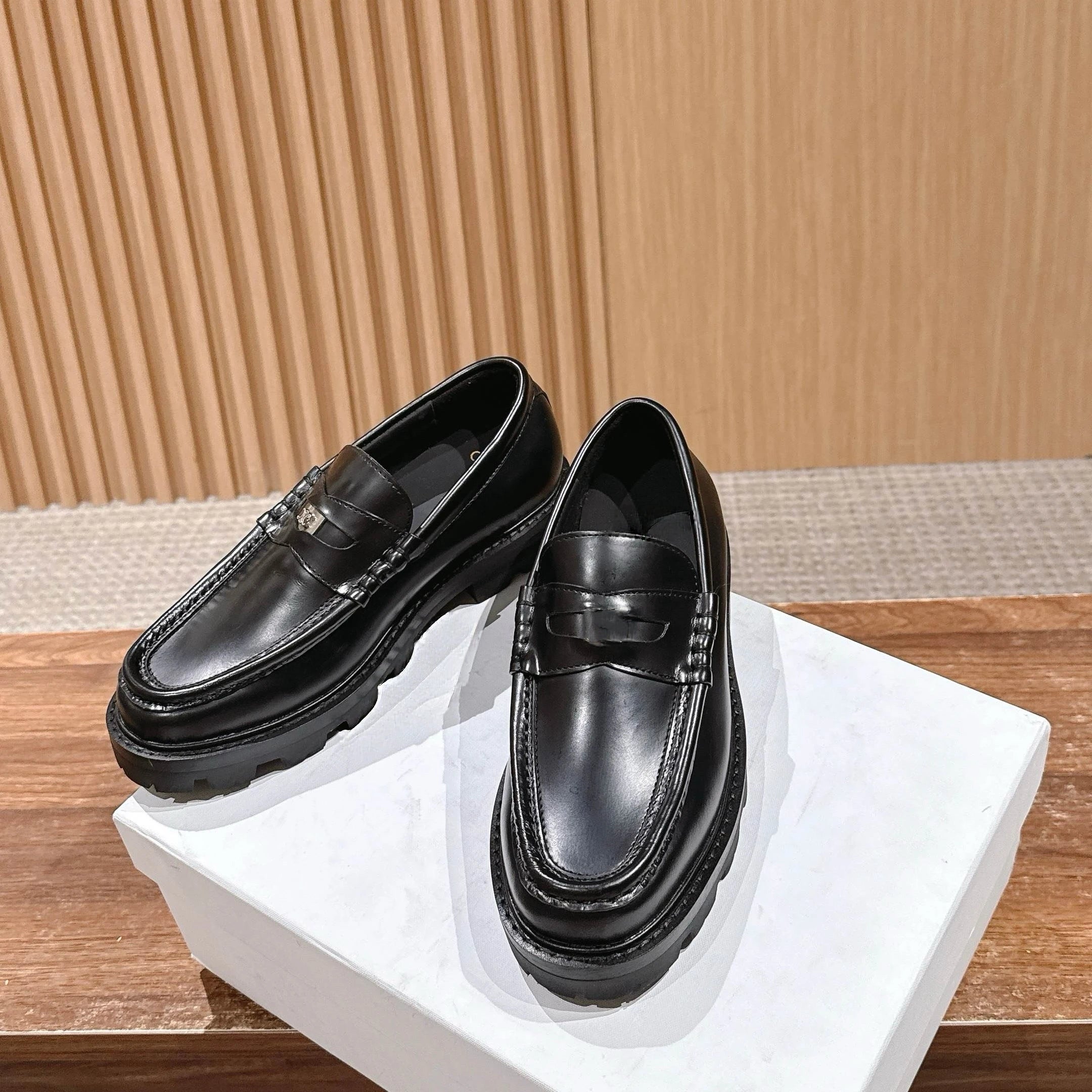 CE High Quality Designer Style Women Platform Leather Loafers Metal Buckle Tassel Slip on Casual Shoes