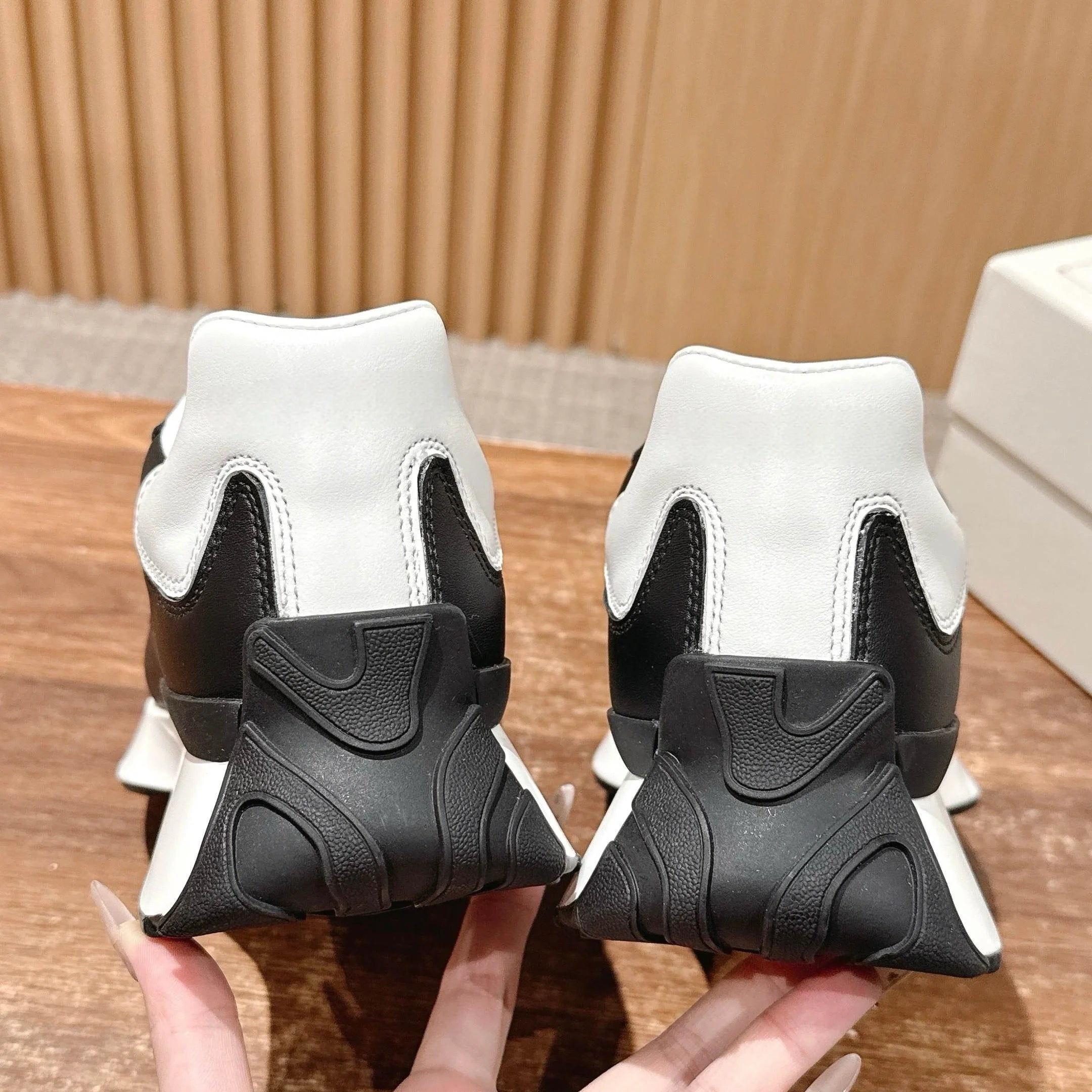 2026 New High-quality Designer Style Women's Thick-soled Leather Shoes, Black and White, Height-increasing Casual Shoes