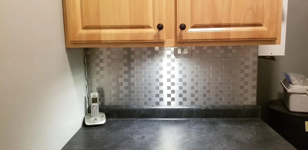 Art3d 1 PCS Peel and Stick Backsplash Tiles Self adhesive Stainless Steel Kitchen Silver Brushed Metallic Mosaic 30x30cm
