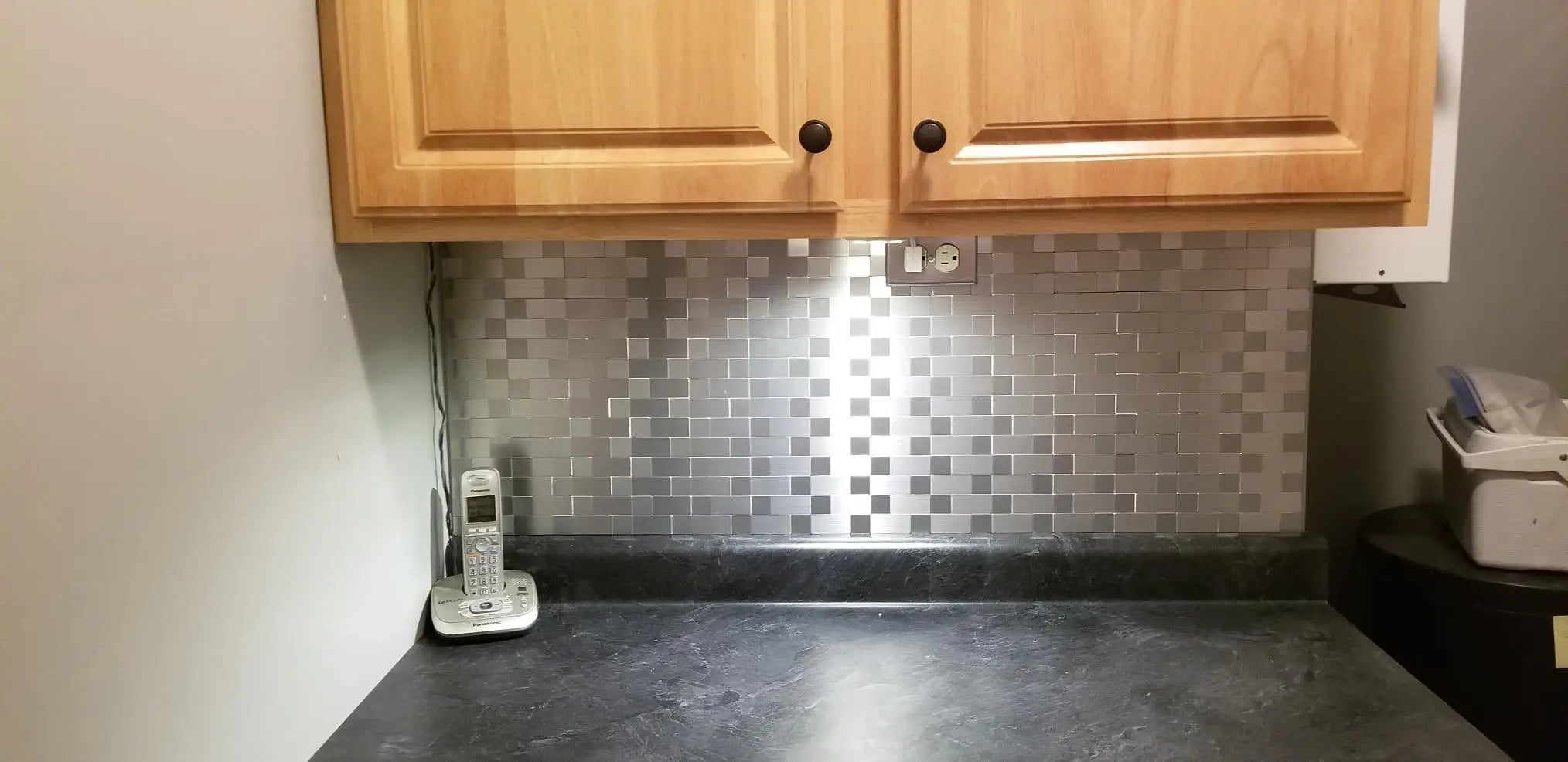 Art3d 1 PCS Peel and Stick Backsplash Tiles Self adhesive Stainless Steel Kitchen Silver Brushed Metallic Mosaic 30x30cm