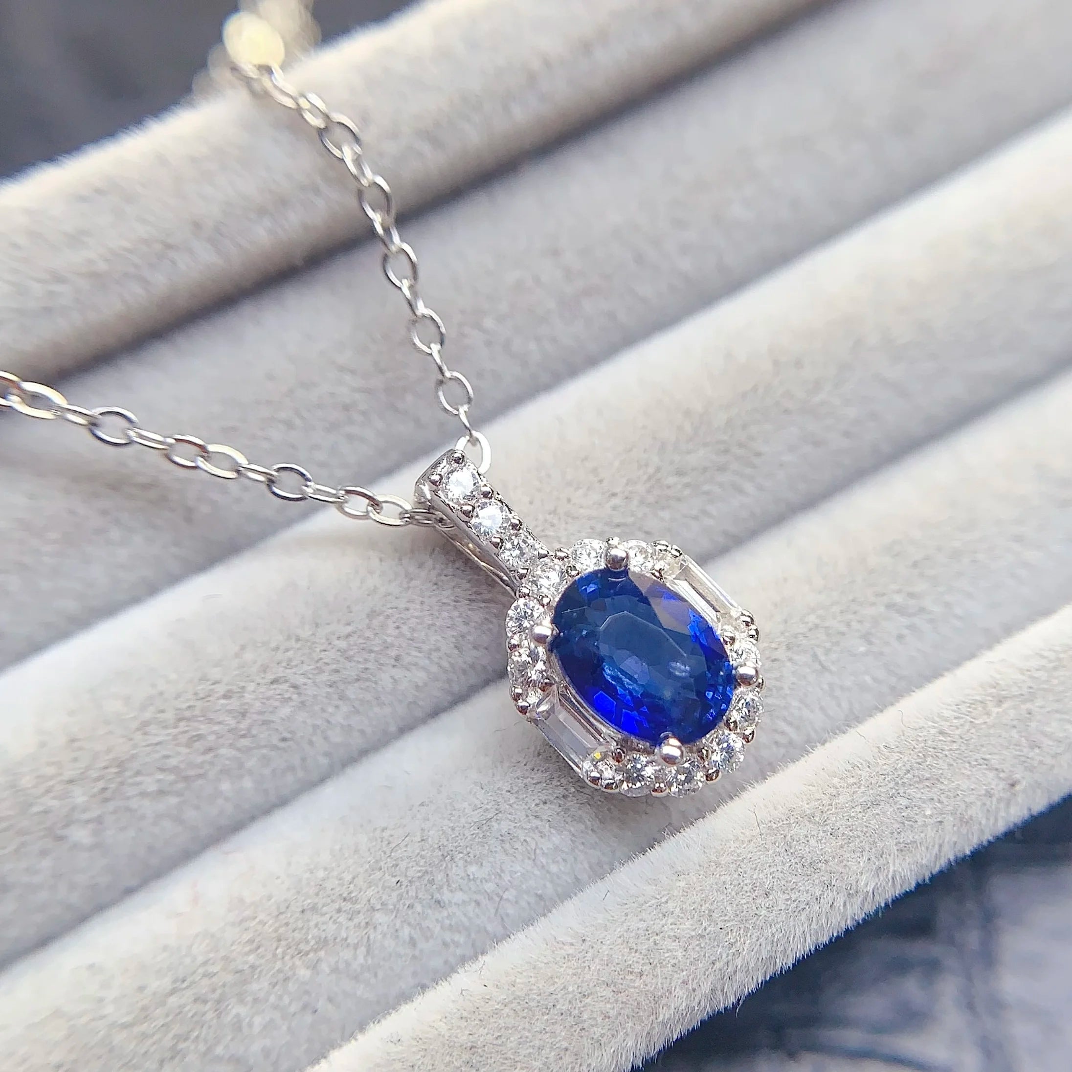 High Fashion Jewelry Set Wholesale Price Inlaid Natural Sapphire Dainty Classic Design Suitable for Engagement,Daily Wear Gifts