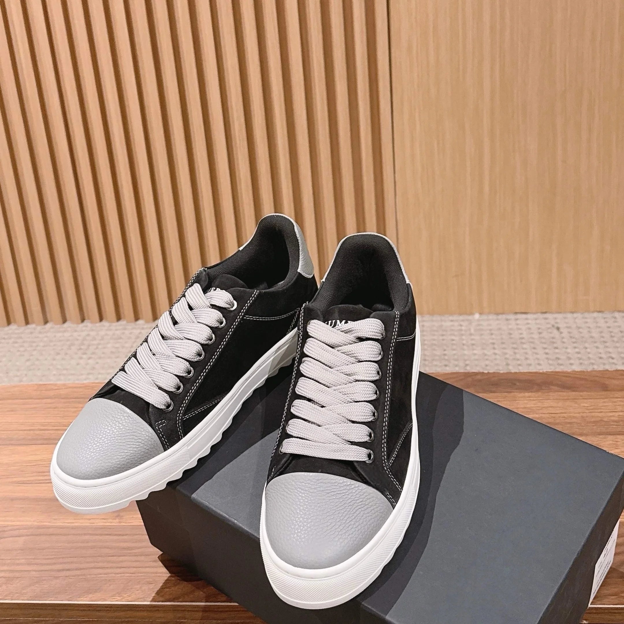 High-Quality Designer Style Women's Glitter & Canvas Mixed Casual Sneakers Multi-Color Options for Wholesale