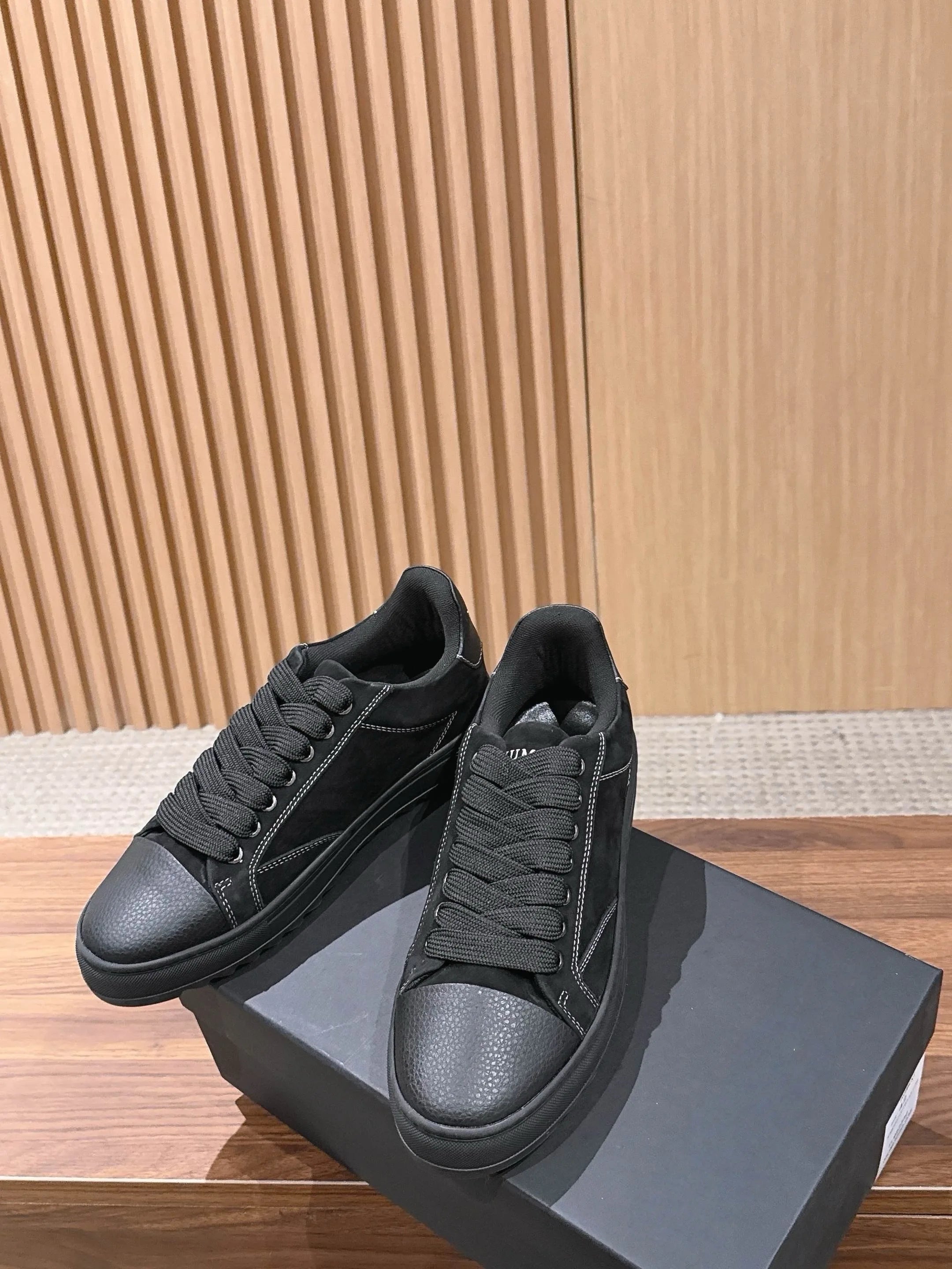 High-Quality Designer Style Women's Glitter & Canvas Mixed Casual Sneakers Multi-Color Options for Wholesale