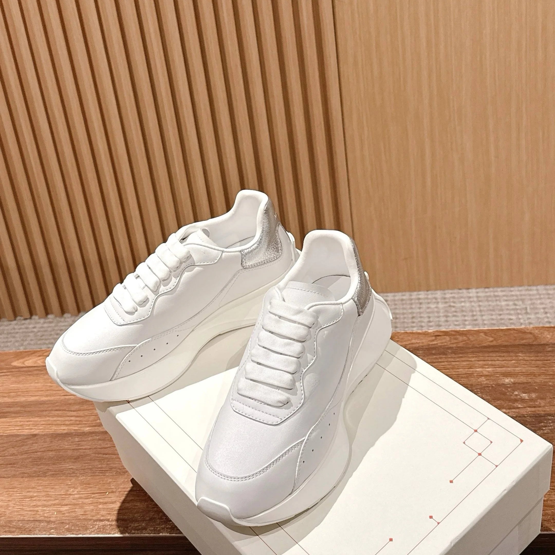 2026 New High-quality Designer Style Women's Thick-soled Leather Shoes, Black and White, Height-increasing Casual Shoes