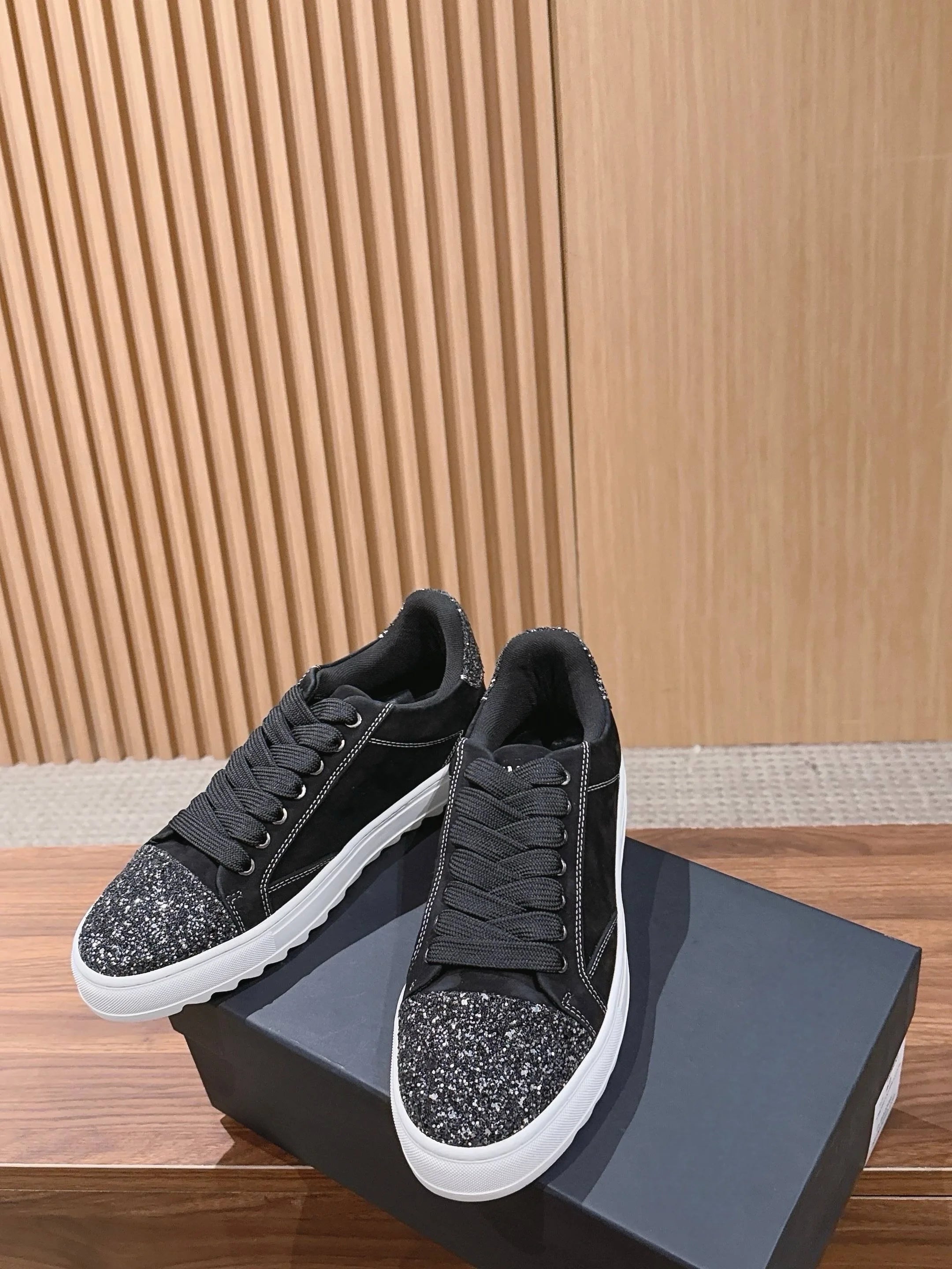 High-Quality Designer Style Women's Glitter & Canvas Mixed Casual Sneakers Multi-Color Options for Wholesale