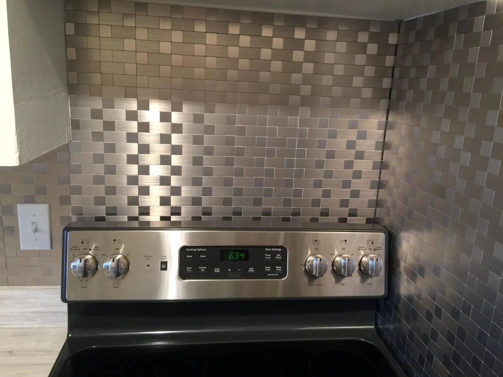 Art3d 1 PCS Peel and Stick Backsplash Tiles Self adhesive Stainless Steel Kitchen Silver Brushed Metallic Mosaic 30x30cm
