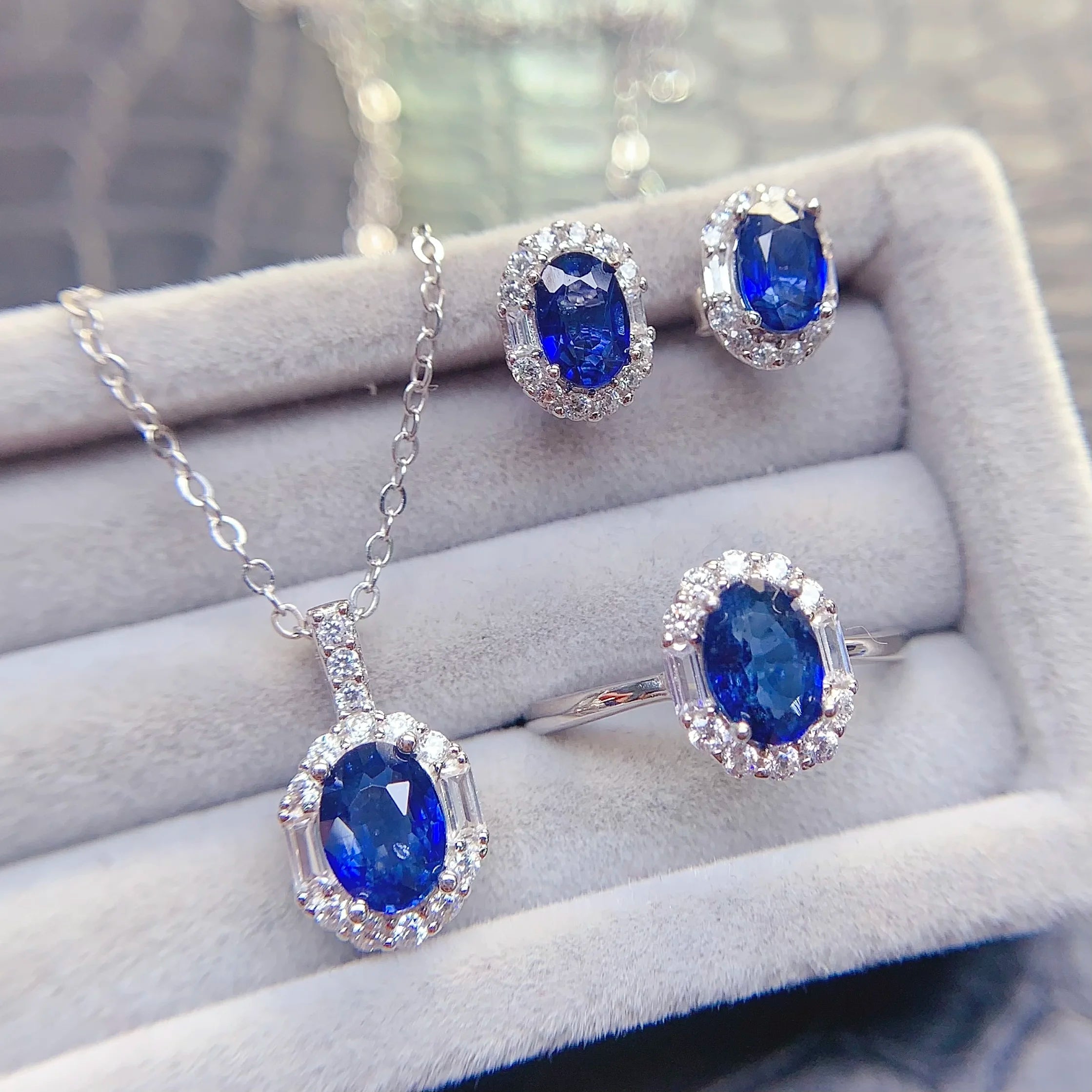 High Fashion Jewelry Set Wholesale Price Inlaid Natural Sapphire Dainty Classic Design Suitable for Engagement,Daily Wear Gifts