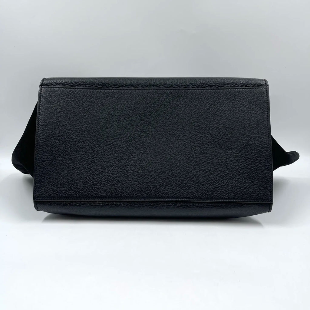 Classic black lychee texture designer shoulder bag, vintage-style elegant swing design in premium grained leather.