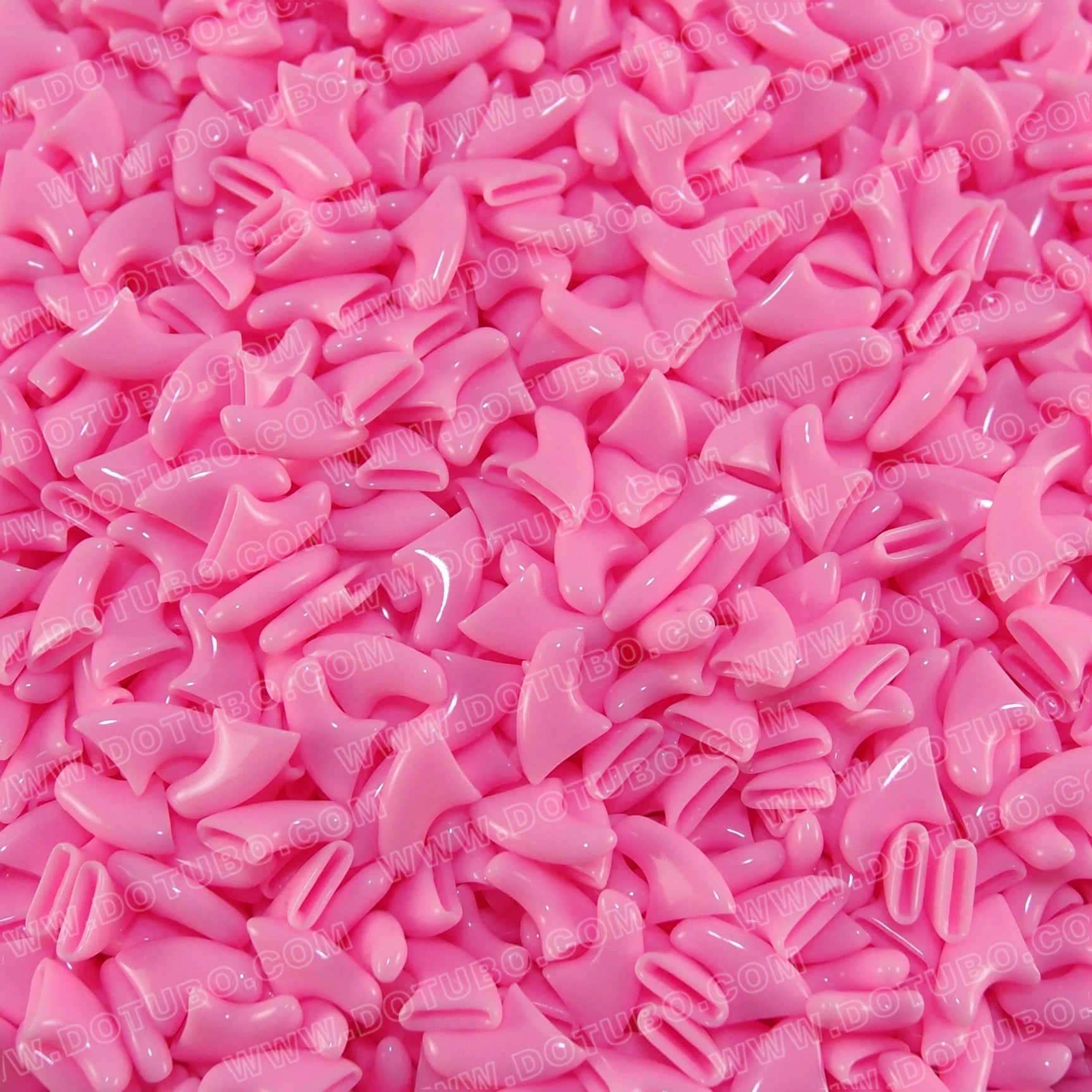 Pink soft silicone cat nail caps for scratch protection. 20-piece set in various sizes with adhesive glue included.