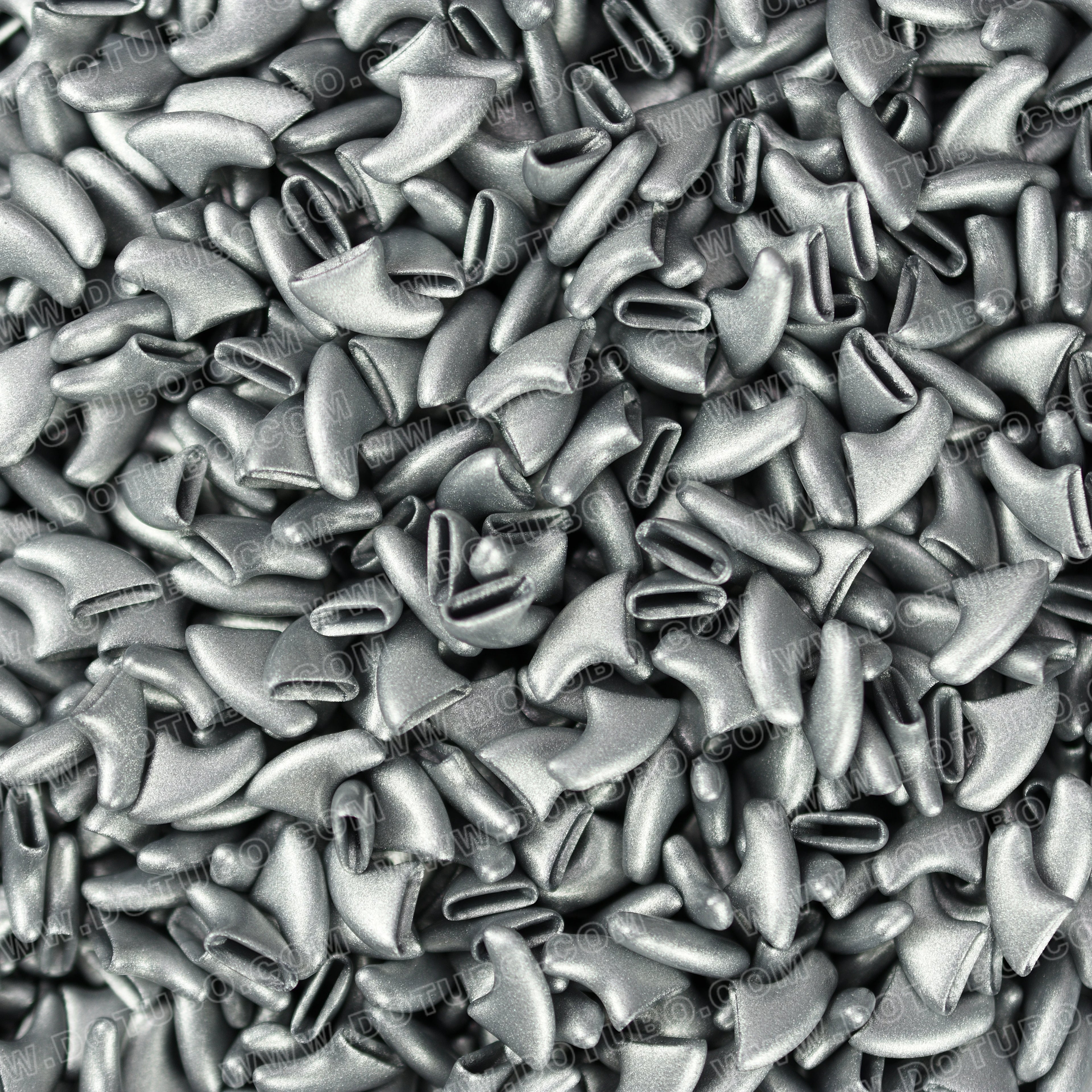 Silver soft cat nail caps (20-pack) with glue to protect furniture and prevent scratching. Available in XS-L sizes.
