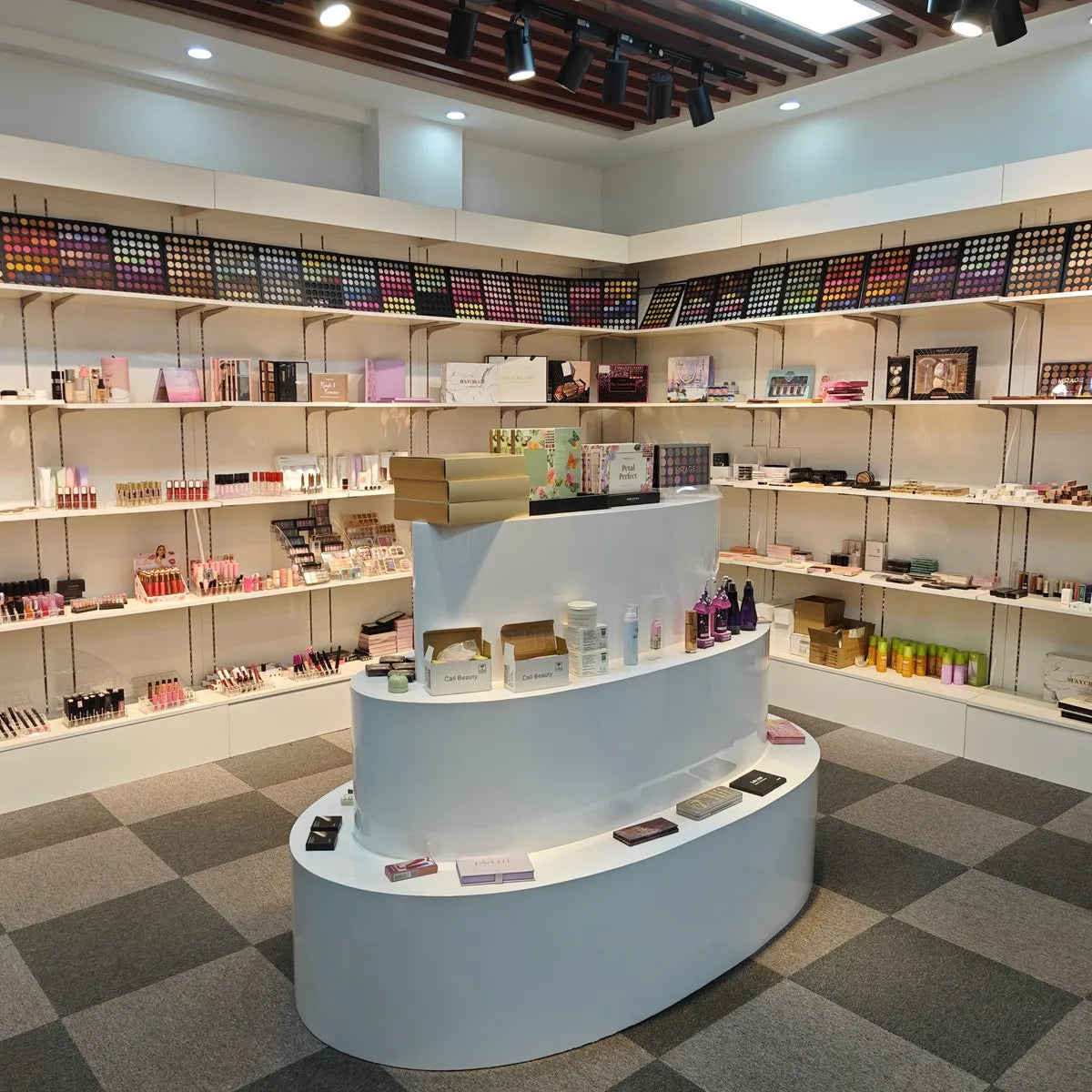 Wholesale Professional 132 Color Eyeshadow Makeup Gift Set Lipstick Contour Brushes & Foundation Glitter All in One Makeup Kits ALIBABA Tidesmit