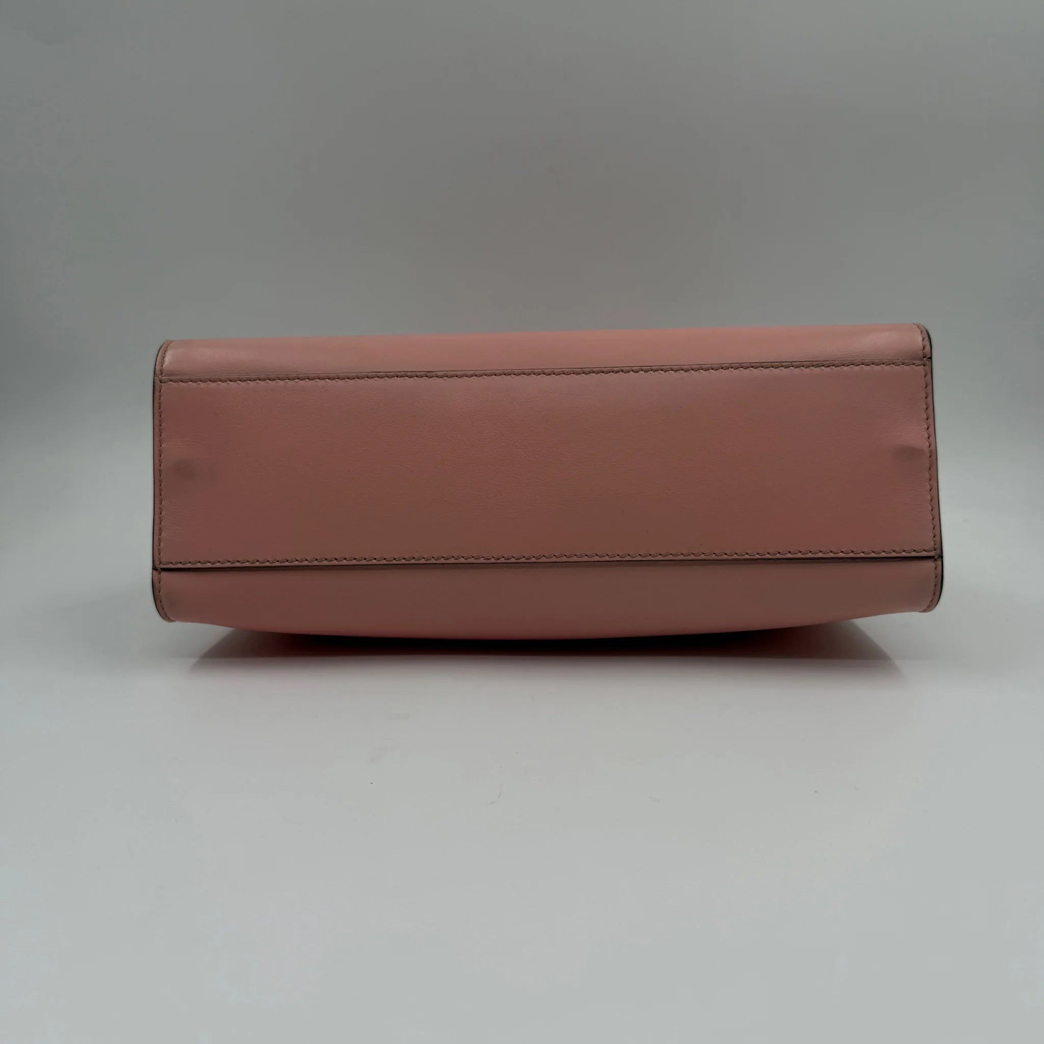 Luxury Pre-Owned Designer for Bamboo Handle Crossbody Bag with Elegant Style Spacious Interior Adjustable Shoulder Strap