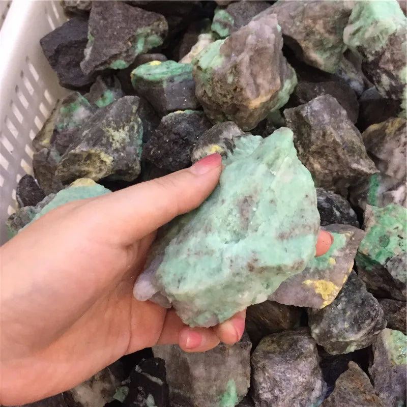 Semi Precious Crystal Home Decor Rough Uncut Emerald Stone Large Feng Shui Stone Eco-friendly Love Natural Polished Green 1kg