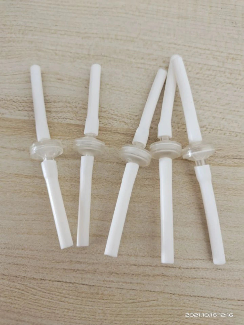 White disposable replacement connect tubes with filters for Microneedle RF skin tightening and acne scar machines.