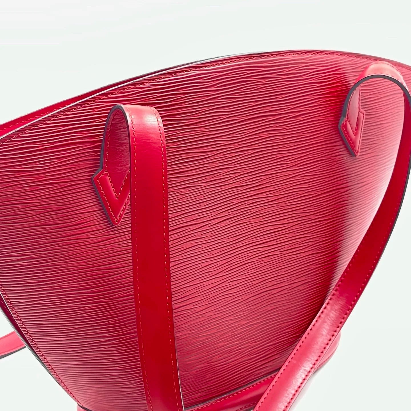 Luxury Second-hand Fashion Genuine Leather Red Ladies Shoulder Bag, Classic Water Ripple Design Shoulder Bag