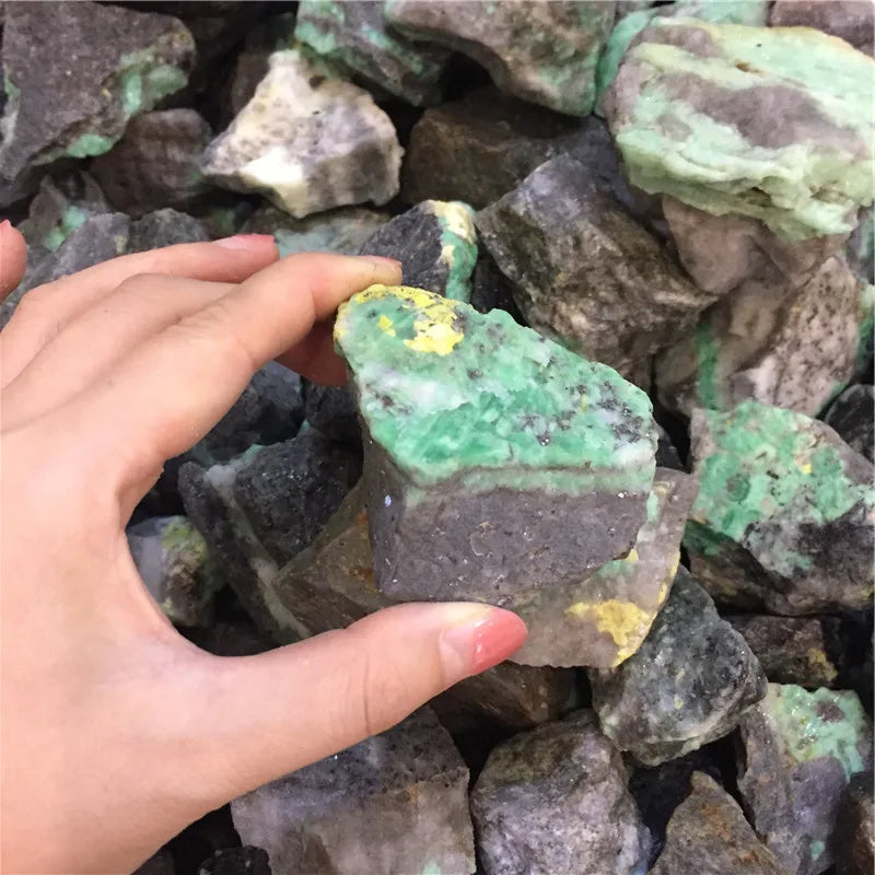 Semi Precious Crystal Home Decor Rough Uncut Emerald Stone Large Feng Shui Stone Eco-friendly Love Natural Polished Green 1kg