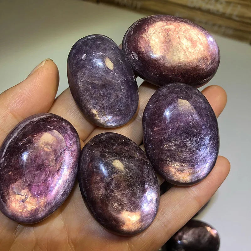High Quality Natural Rare Crystal Palm Stone Wholesale Mica Palmstone