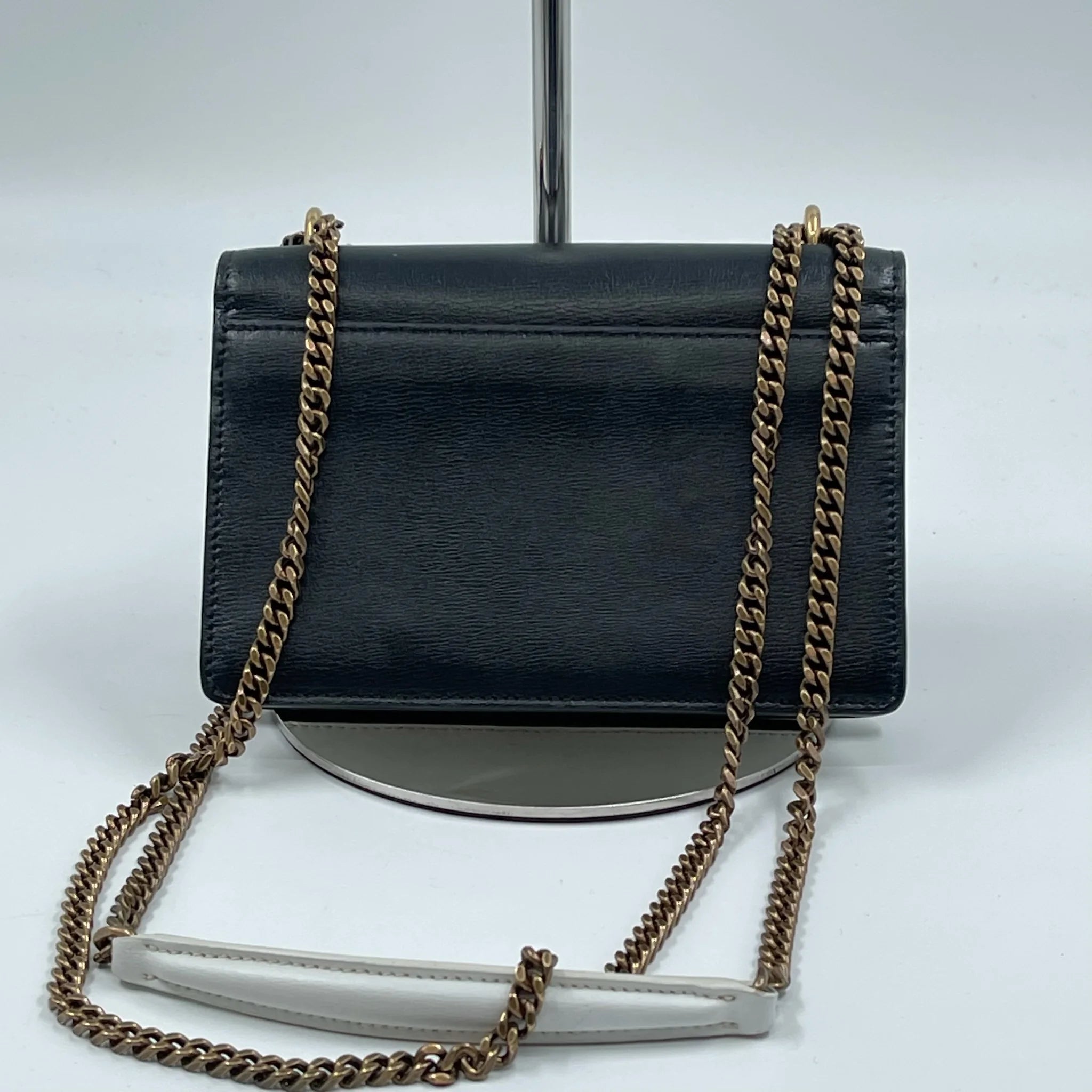 Wholesale Second-hand Luxury Handbags, Black and White Design, Shoulder Bag with Snap Closure, Fashionable for Parties