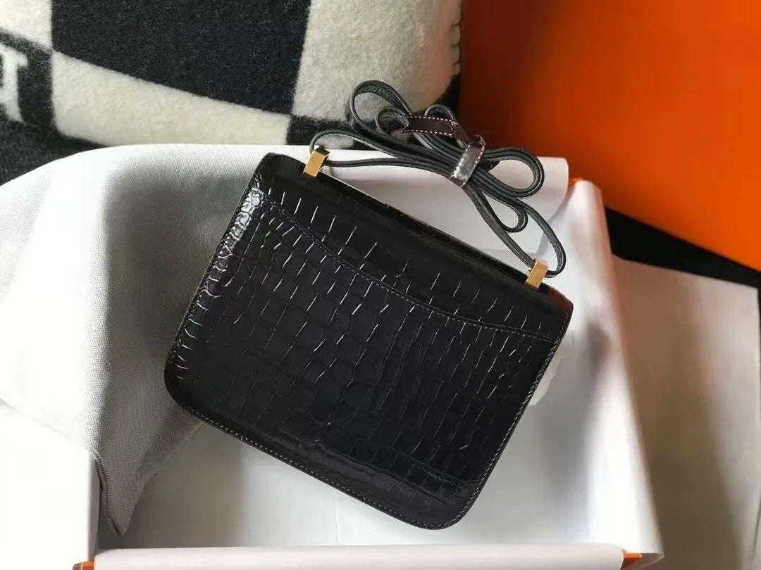 Black alligator-pattern genuine leather H-brand compact shoulder bag with gold hardware in a gift box. Trunk style.