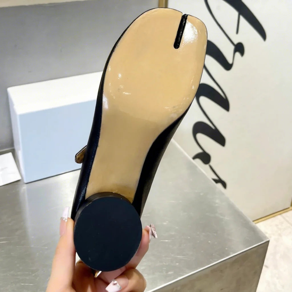 New Women's Loafers Single Shoe with Split Toe Breathable Soft Sole and Thick Heel Versatile for Daily Commuting Black