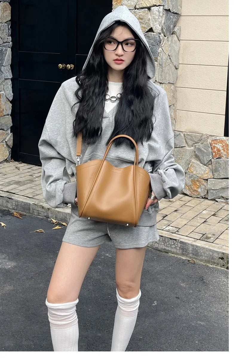 2025 Autumn Winter High-End Niche Genuine Leather Wing Bag Large Capacity Commuter Shoulder Promotional Drawstring Sportpacks