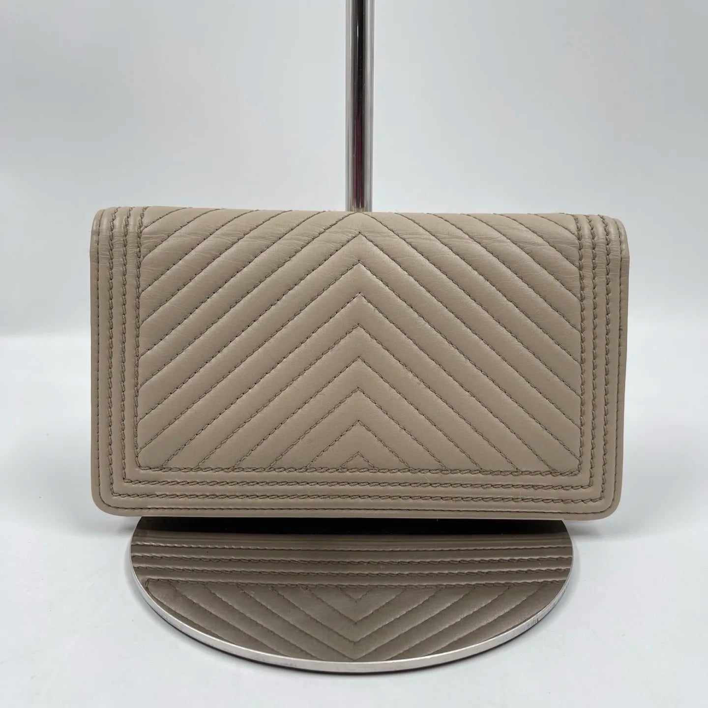 Luxury Pre-owned Designer Handbags Wholesale, Genuine Leather Tan Wallet for Women, Fashionable & Elegant