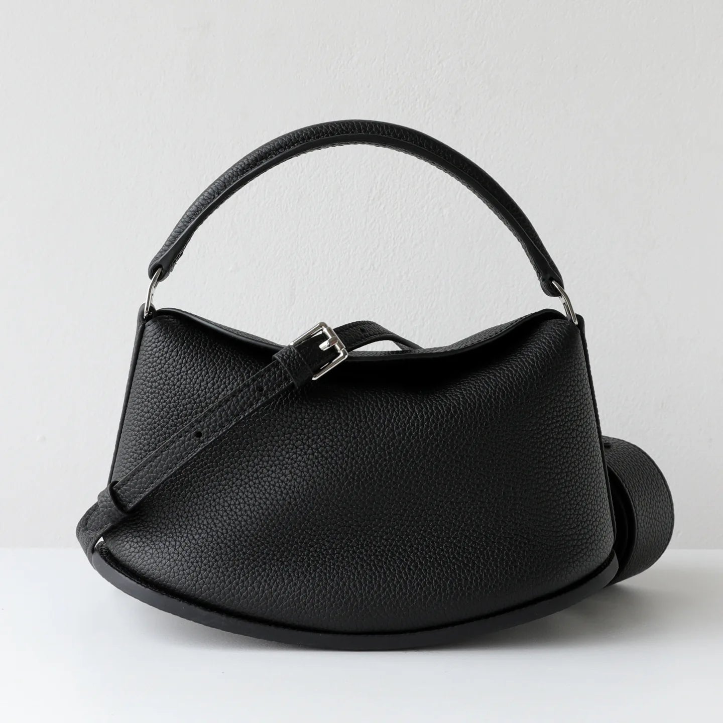 Elegant Luxury Commuting Top-Layer Cowhide Handbag Two Straps Magnetic Closure Pillow Shape Simple Casual Waterproof