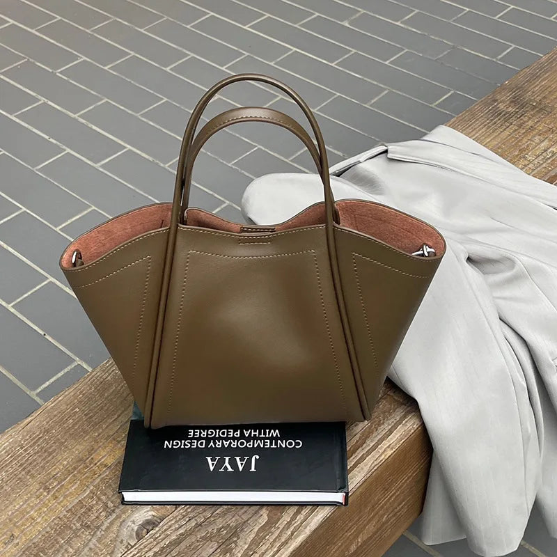 2025 Autumn Winter High-End Niche Genuine Leather Wing Bag Large Capacity Commuter Shoulder Promotional Drawstring Sportpacks