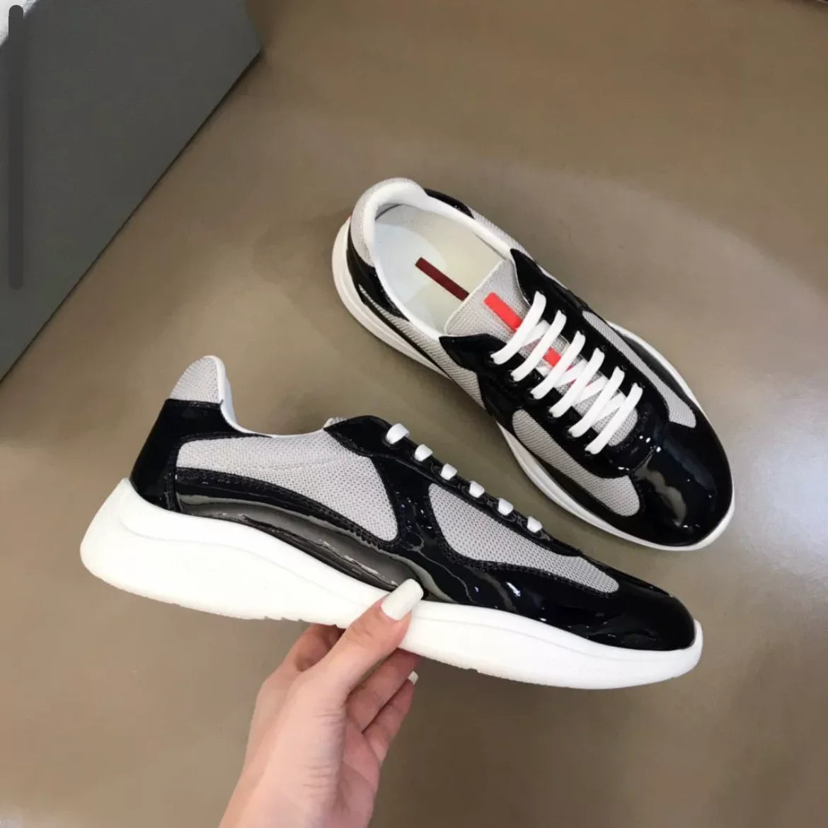 Luxury Patent Leather Light Weight Walking Shoes Patchwork Casual Sports Breathable Designer Sneakers for Men Retro Casual Shoes