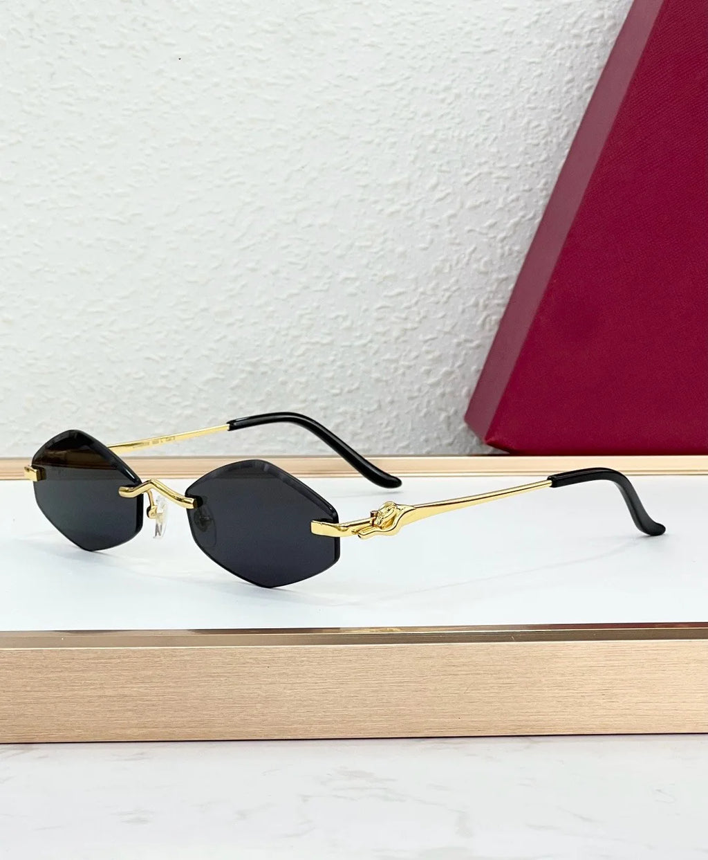 Luxury Designer Sunglasses for Men and Women Frameless Gold Titanium Metal Frame with UV400 Protection Fashionable Brand Case