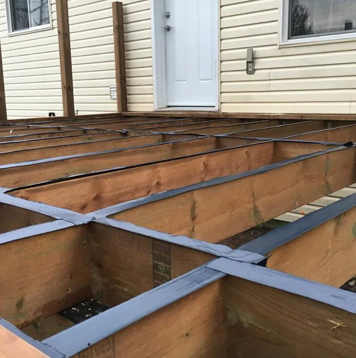 Strong Adhesive Single Sided Butyl Tape Wear-Resistant Anti-Corrosion and Waterproof PVC Black Deck Repair Joist for Masking