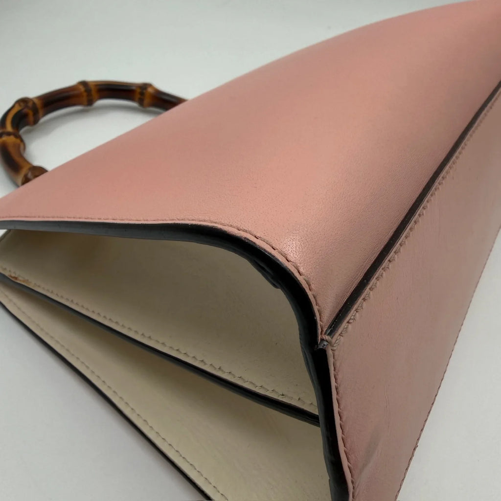 Luxury Pre-Owned Designer for Bamboo Handle Crossbody Bag with Elegant Style Spacious Interior Adjustable Shoulder Strap