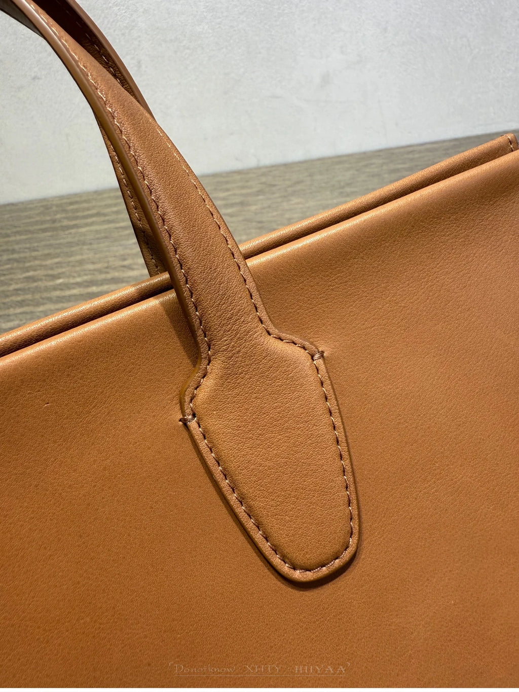 Vintage Genuine Leather Handbag Women Sheepskin Lining Soft Retro Top Grain Cowhide  Water Absorbing Large Capacity Commuter