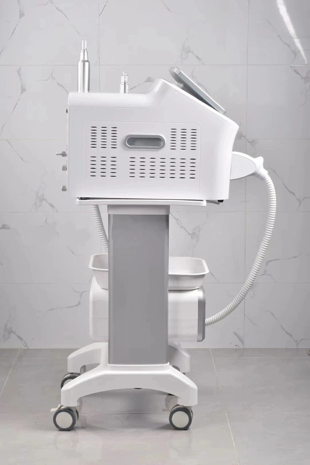 Portable white 4000W Nd:YAG Picosecond laser machine for professional tattoo removal on a rolling stand.
