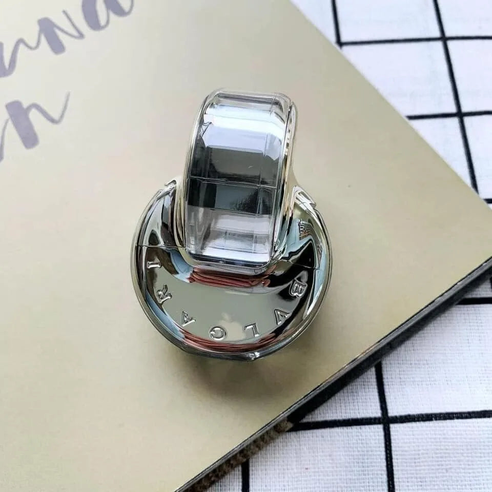 Bvlgari Omnia Crystalline Eau de Toilette: Silver infinity bottle, floral-woody women's perfume 50ml spray.