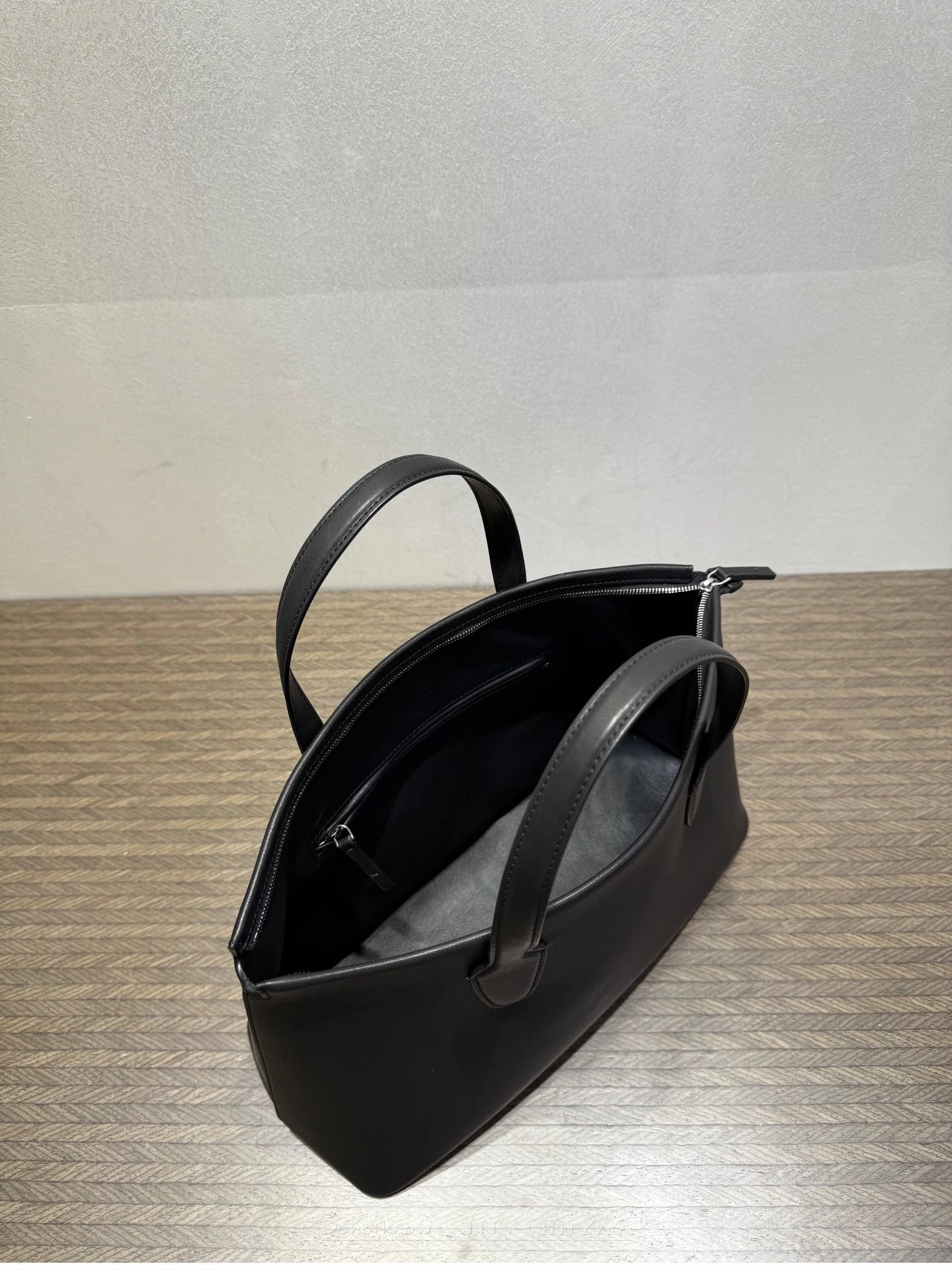 Vintage Genuine Leather Handbag Women Sheepskin Lining Soft Retro Top Grain Cowhide  Water Absorbing Large Capacity Commuter