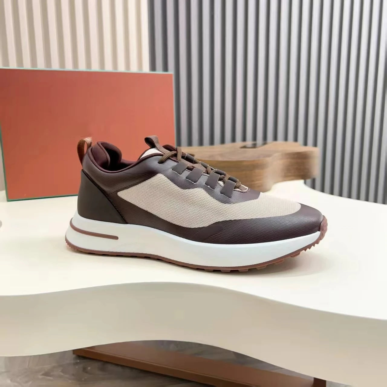 Fashionable and Simple Casual Women Luxury Cloudbust Thunder Sneakers Daily 3a Trendy Men Basketball Training Sneakers Shoes