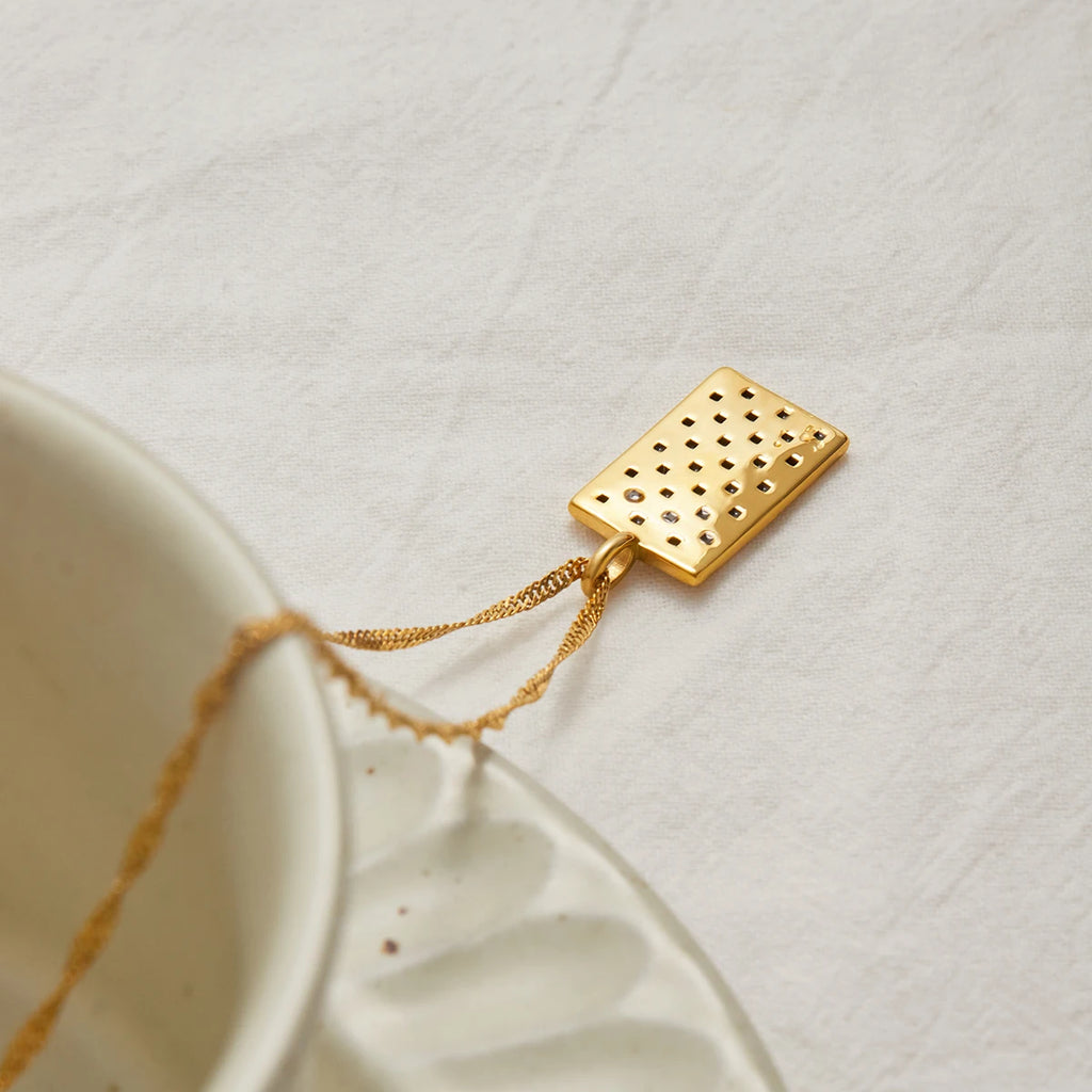 Yori New Arrival Handmade Summer Jewelry 18K PVD Plated Waterproof Statement Rectangular Pendant Necklace