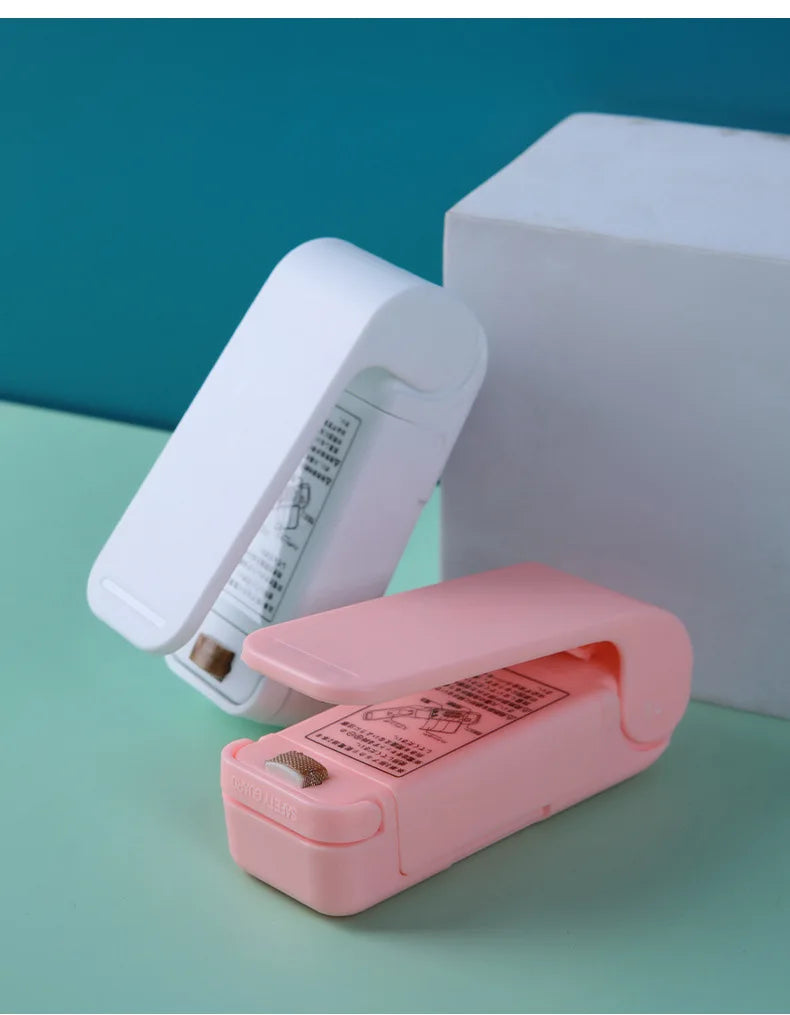 Mini Vacuum Sealer Machine Portable Food Sealer for Household Plastic Bag Sealing Snack Pack Fresh Keeping Moisture Proof